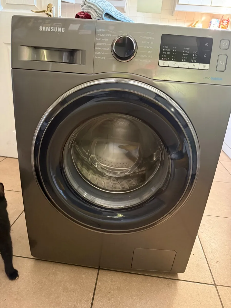 Washing machine - Image 1