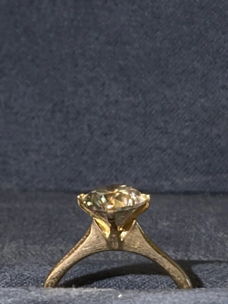 New certified 2.01 ct natural diamond ring - Image 1