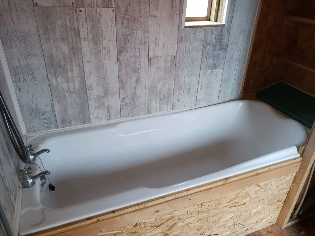 Bathroom Suite - Image 4