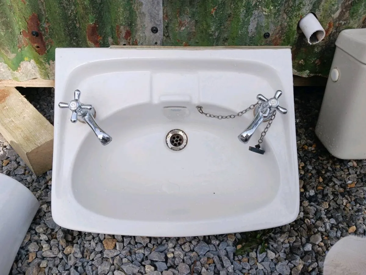 Bathroom Suite - Image 2