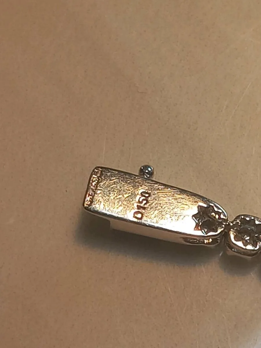 Stunning white gold 47 diamond tennis bracelet - Image 4