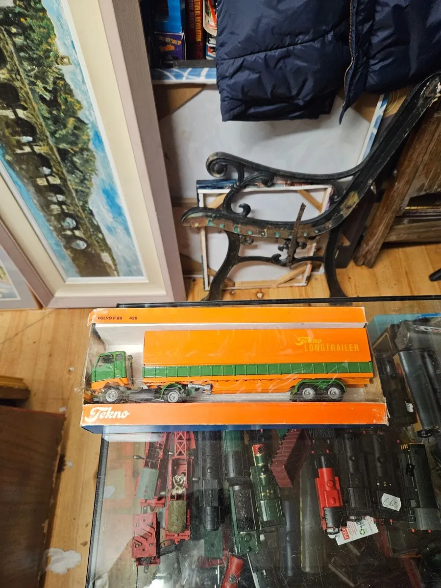 Corgi Tekno Volvo Tractor Unit and Trailer 1.50 - Image 1