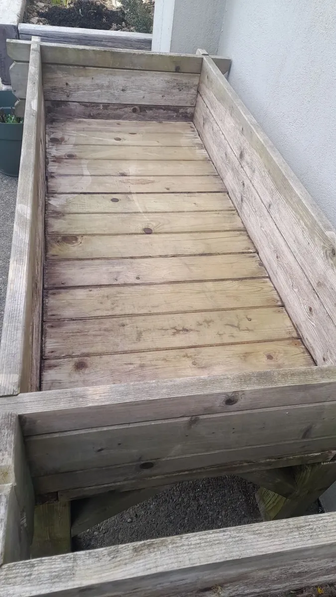 Raised vegetable table - Image 2
