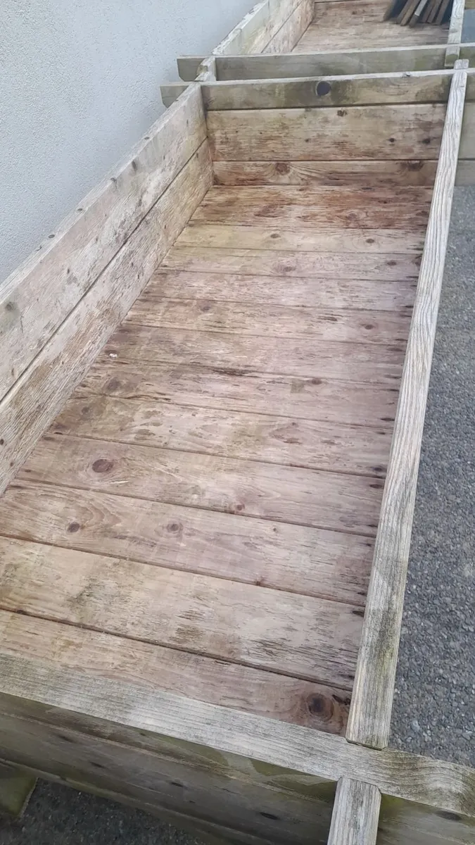 Raised vegetable table - Image 4