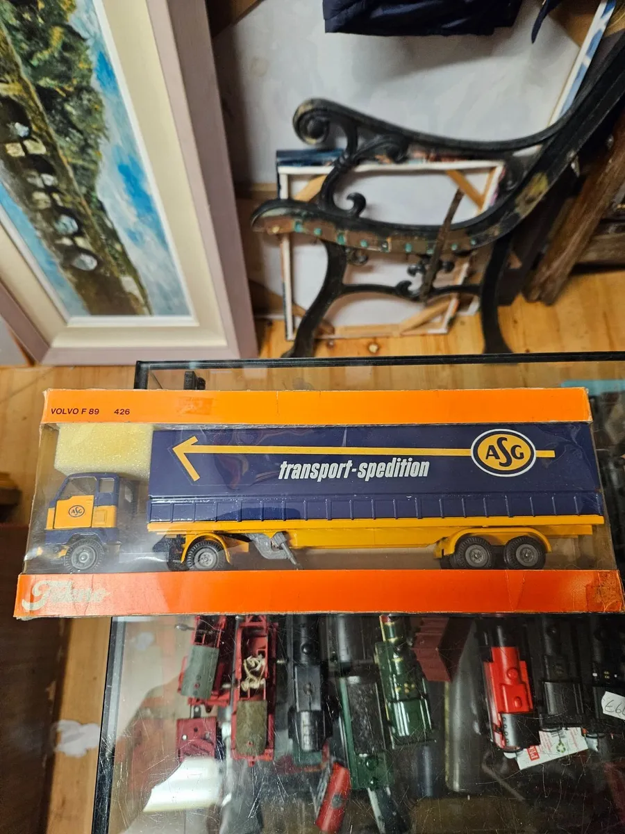 Corgi Tekno Volvo Tractor Unit and Trailer 1.50 - Image 2