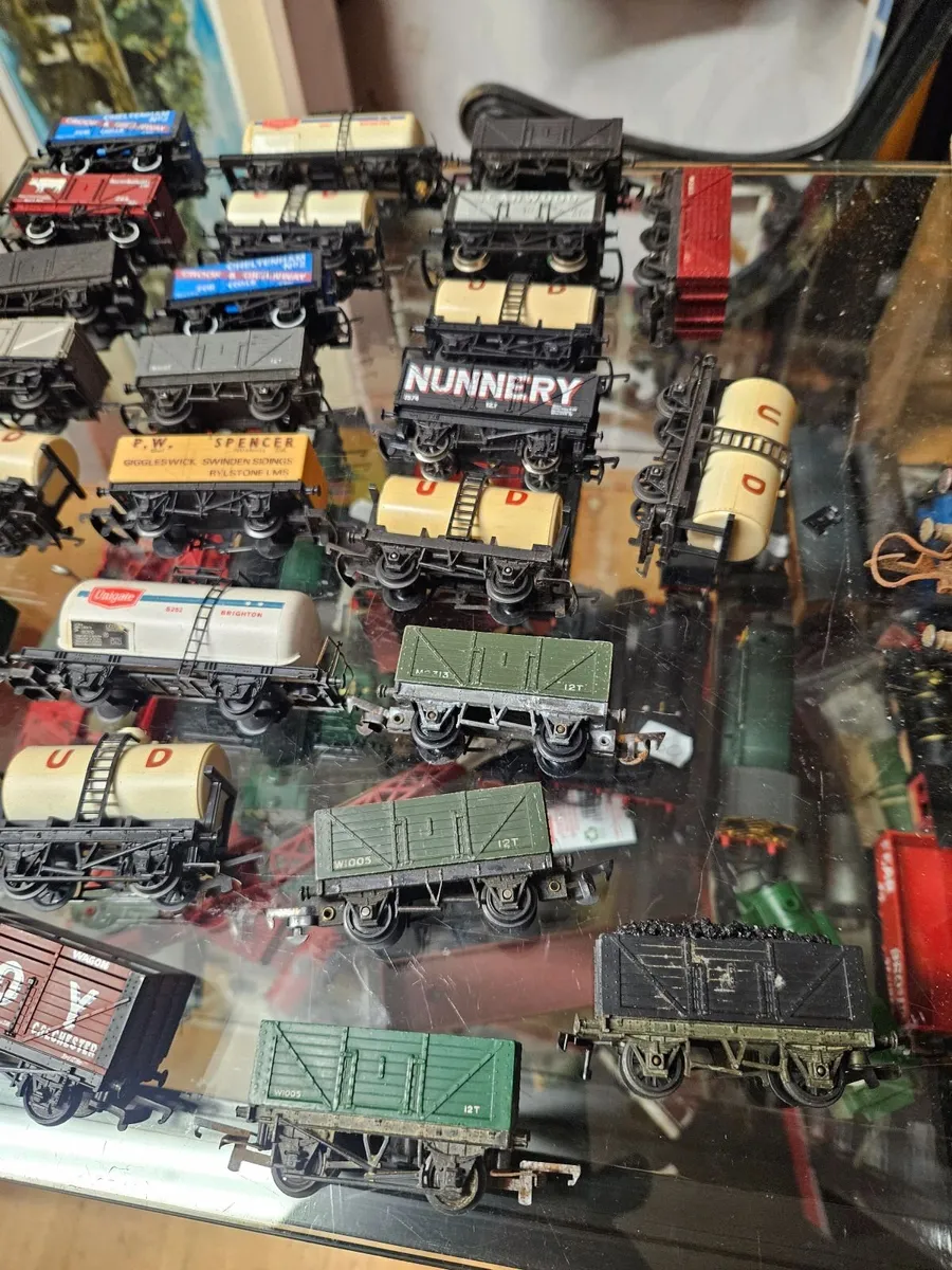 Hornby Lima Triang OO Gauge Wagons - Image 2