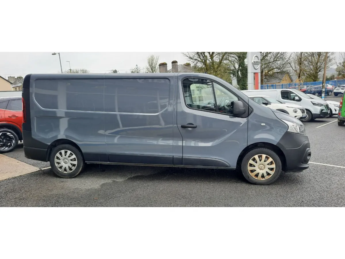 Nissan NV300 LWB 120 SV 1300 MY20 4DR - Image 4