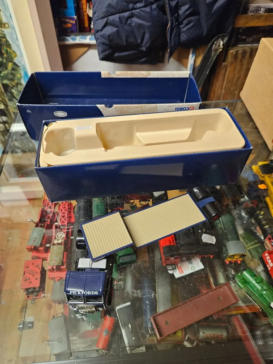 Corgi Pickfords ERF Tractor Unit and Low Loader Tr - Image 3