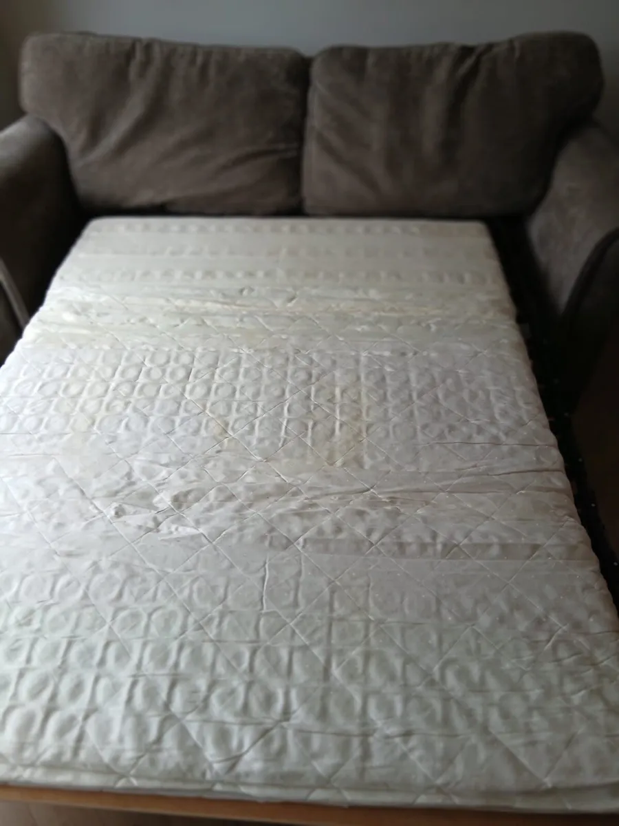 3 seater marks and Spencer’s Couch bed - Image 4