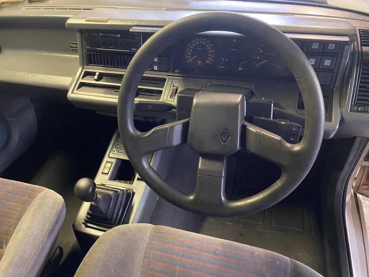 1989 RENAULT 21 2 LITRE INJECTION - Image 3