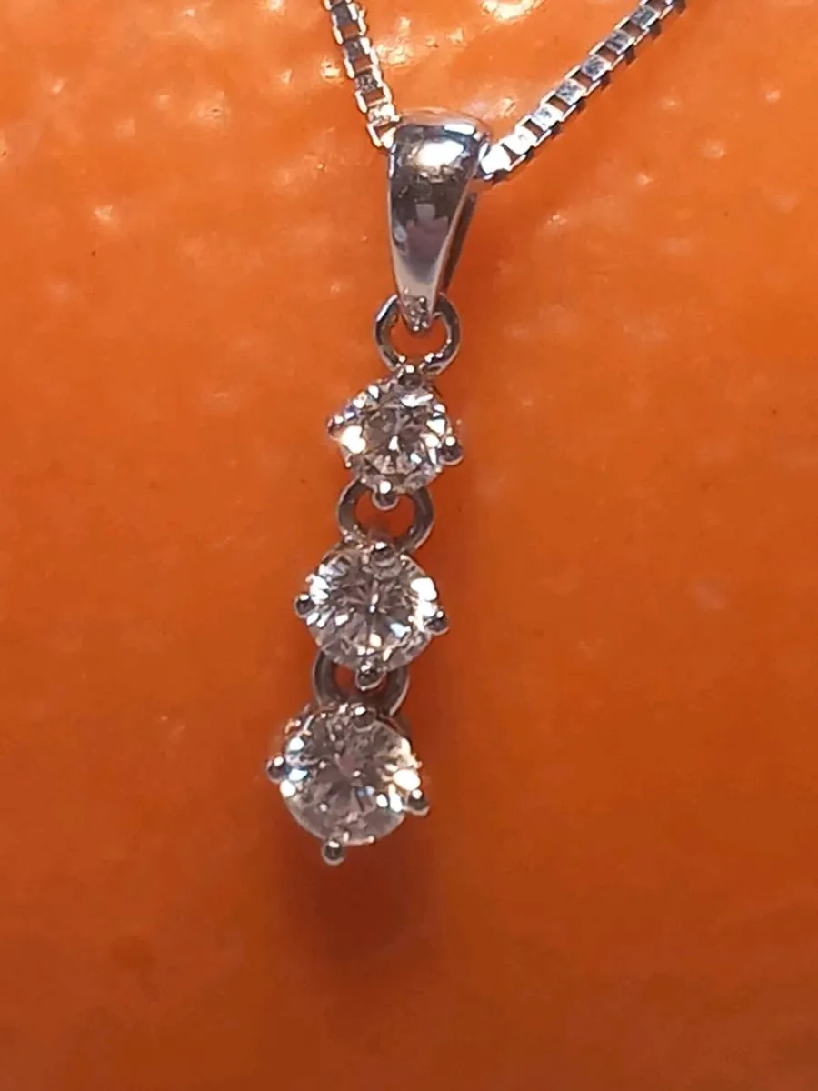 Three diamond pendant with 9ct white gold chain - Image 2