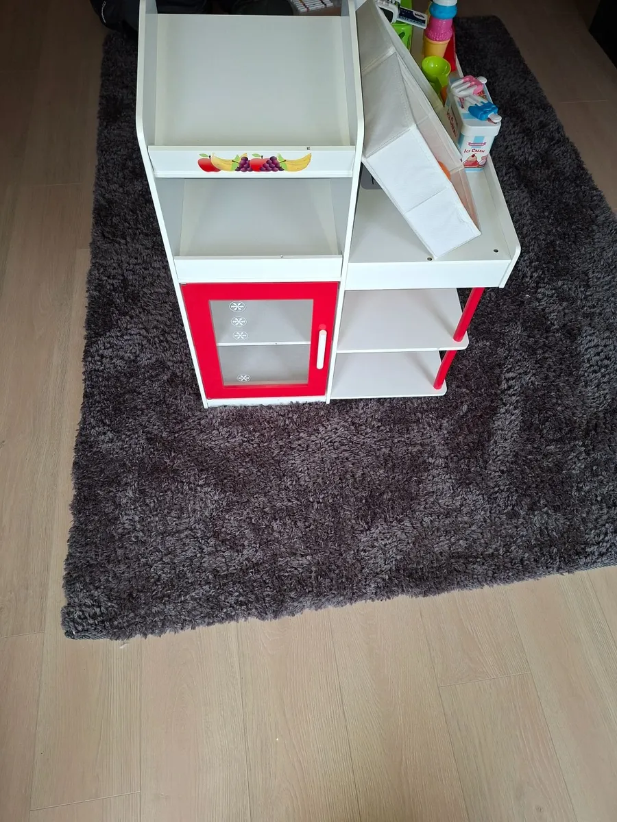 Wooden shop - Image 1