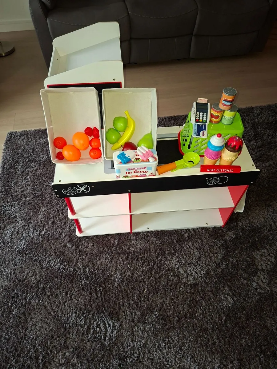 Wooden shop - Image 2