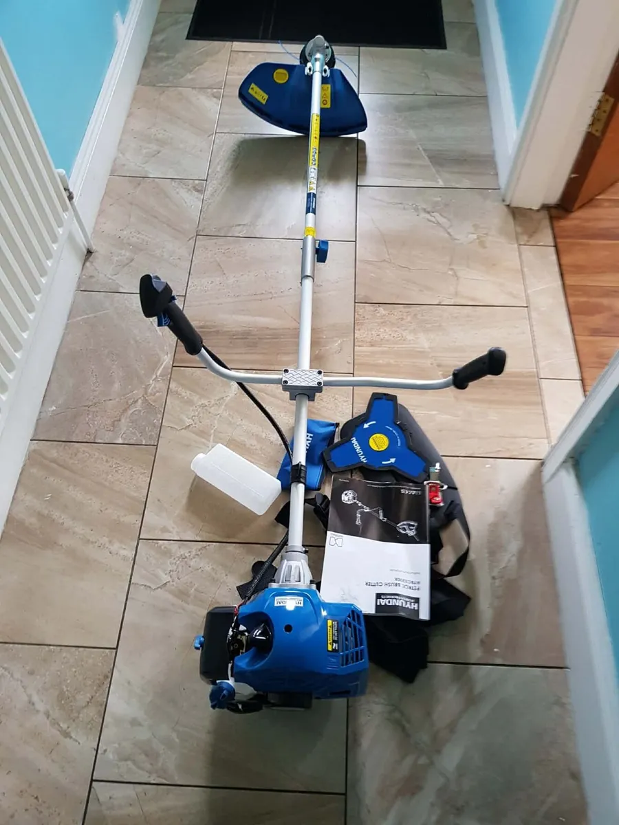 Hyundai 52cc Petrol Brushcutter and Grass trimmer - Image 1
