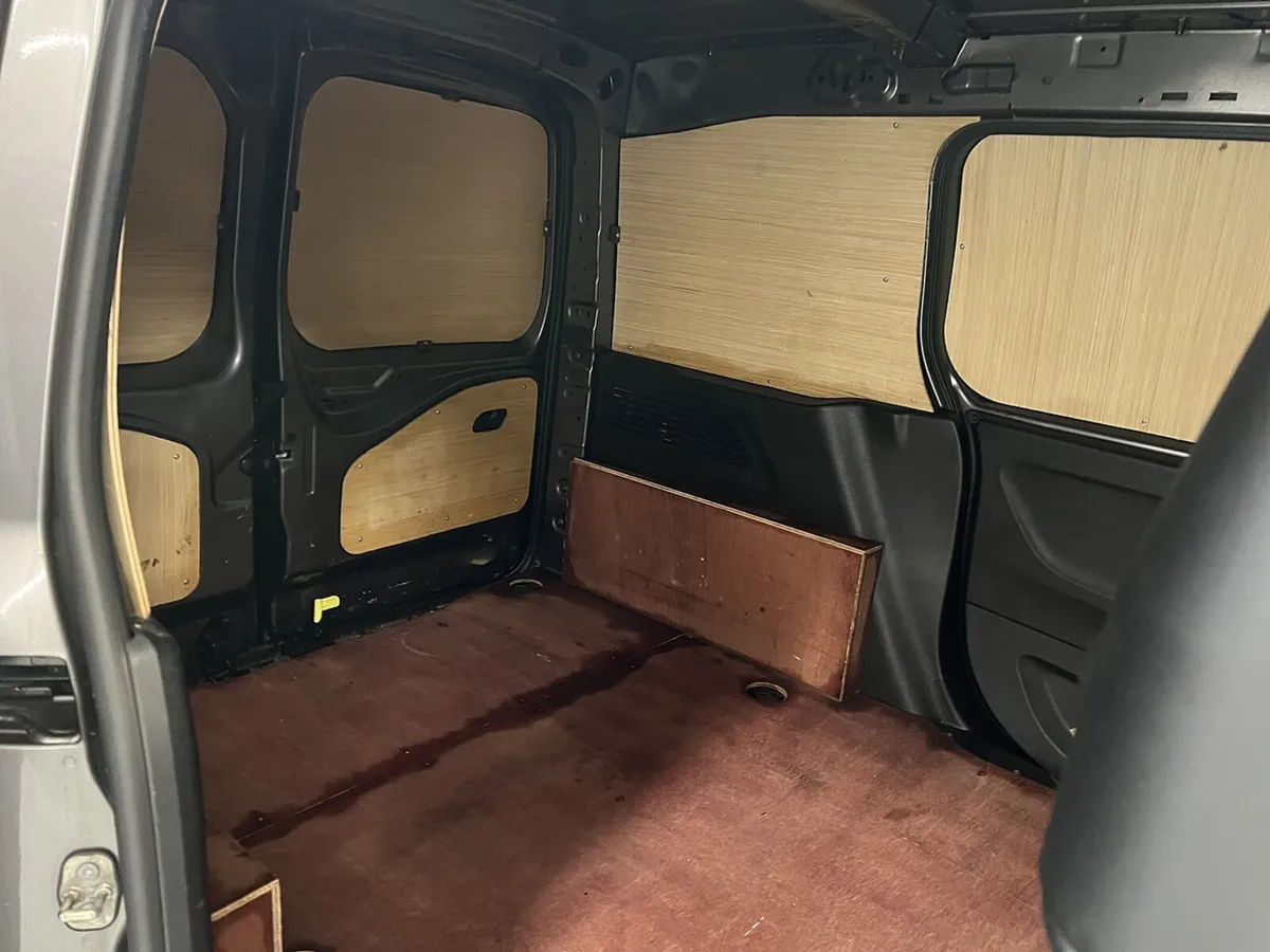 2022 Toyota ProAce City Small Panel Van - Image 4