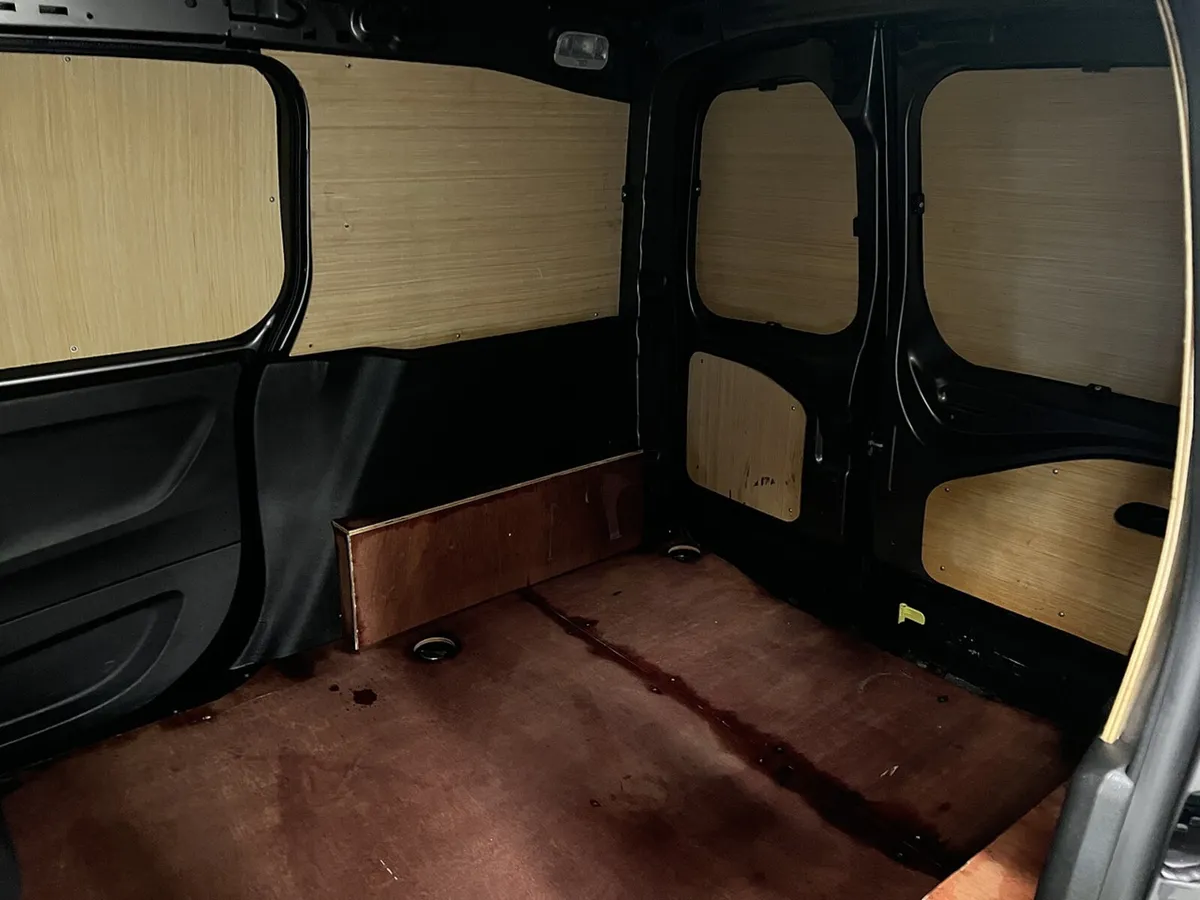2022 Toyota ProAce City Small Panel Van - Image 3