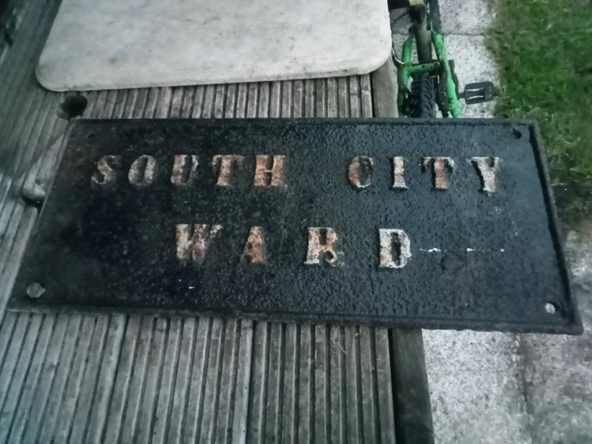 Two old cast iron signs - Image 2