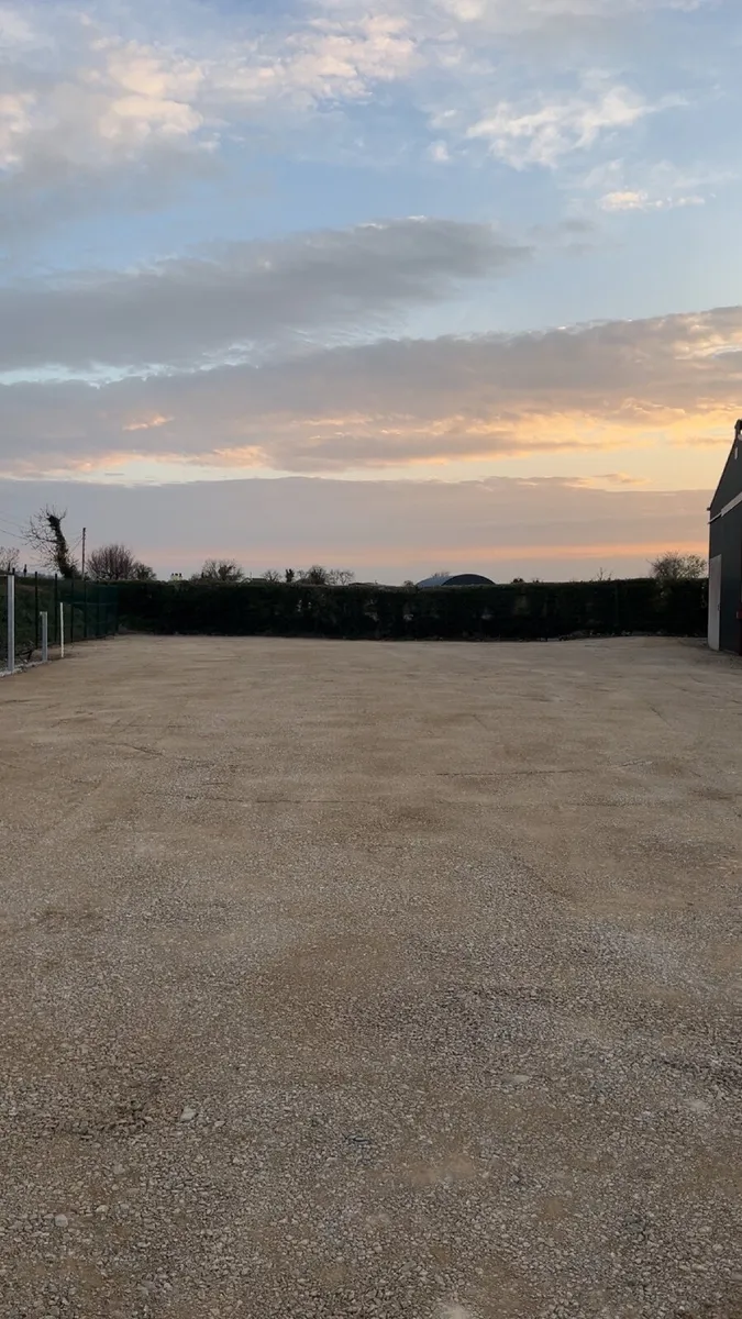 185m2 of quality storage and large secure yard. - Image 2