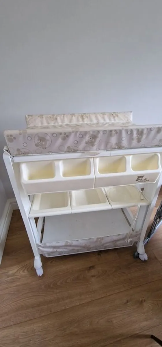 changing table and baby cots - Image 2