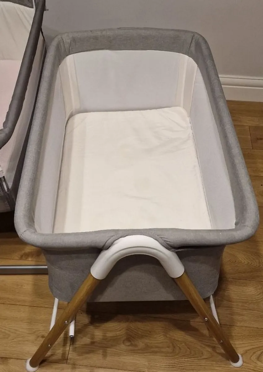 changing table and baby cots - Image 3
