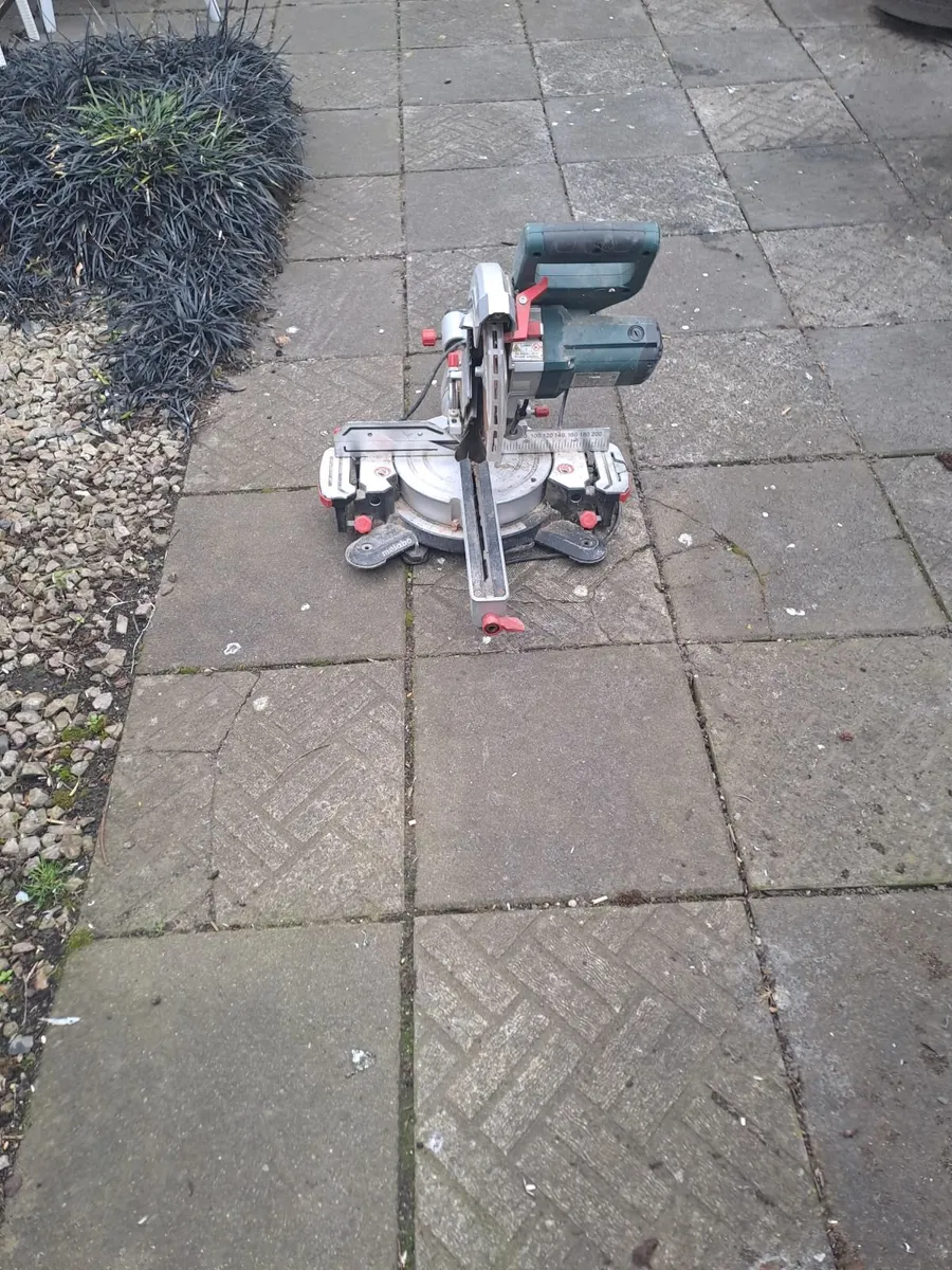 Table saw.and chop saw - Image 2