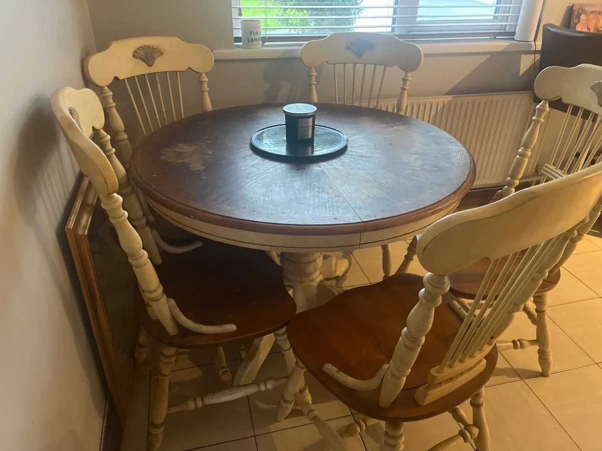 Kitchen table and chairs - Image 2