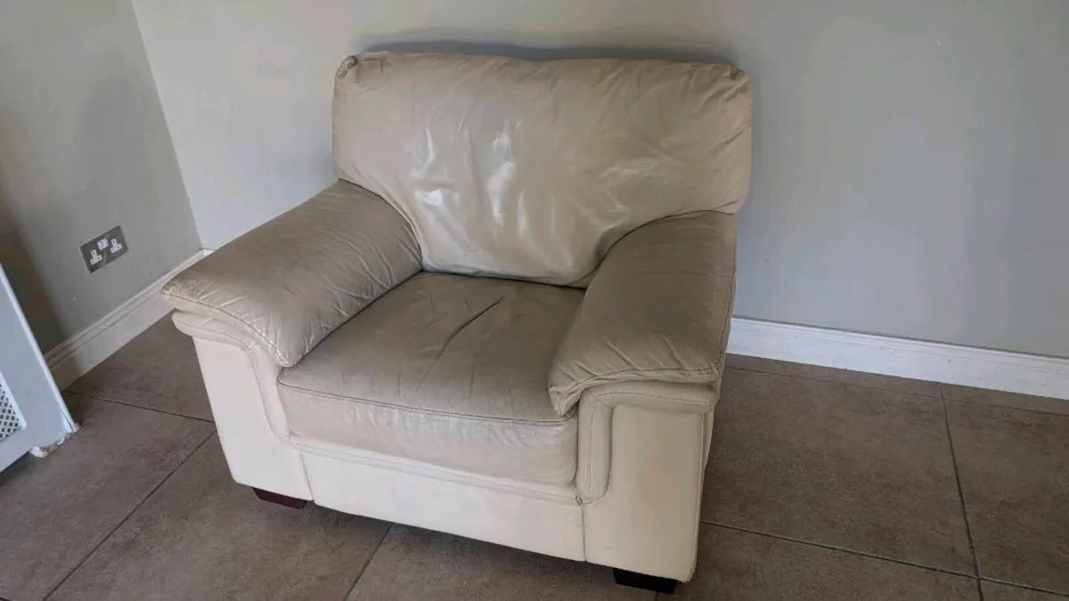 Single seat cream leather Sofia.