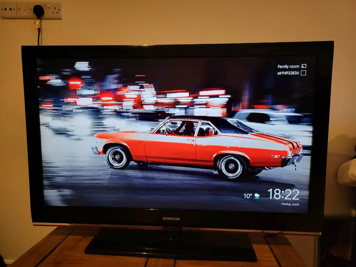 TV 46" and Compact-fridge! - Image 1