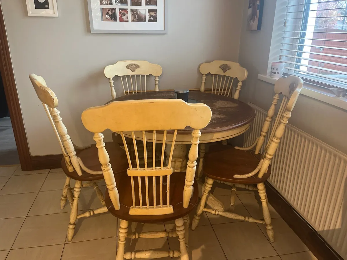 Kitchen table and chairs - Image 3