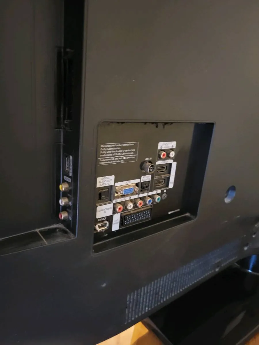 TV 46" and Compact-fridge! - Image 2