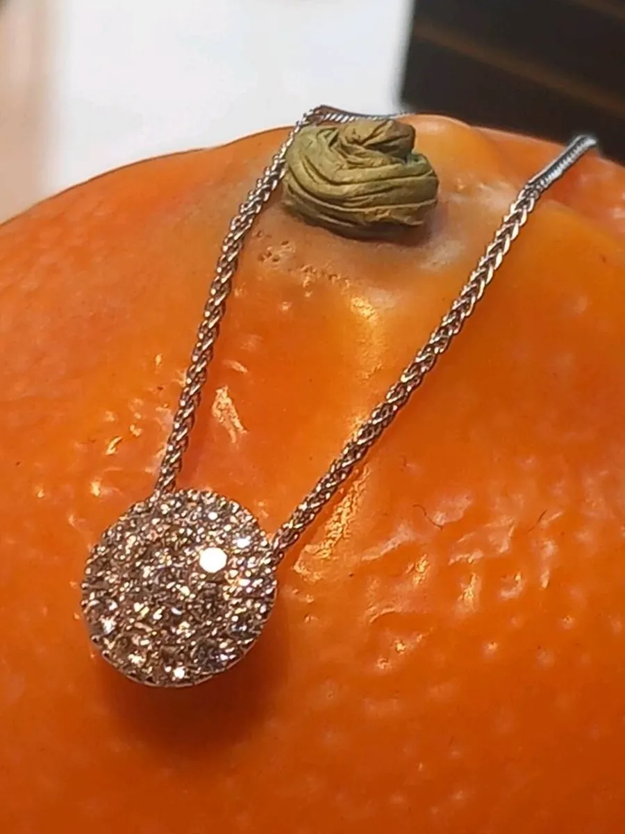 Diamond pendant 19 cut diamonds 18ct white gold - Image 1