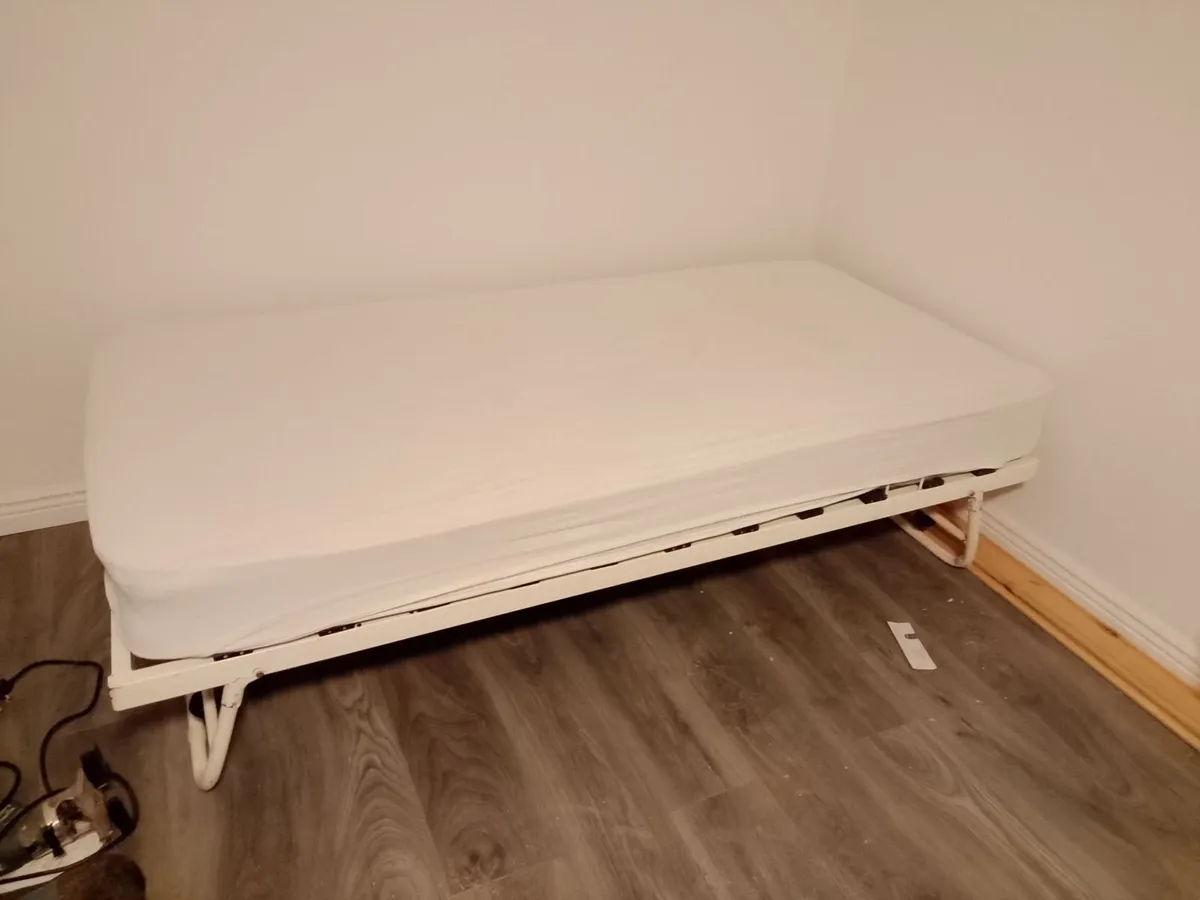 Bed, mattress, locker - Image 1