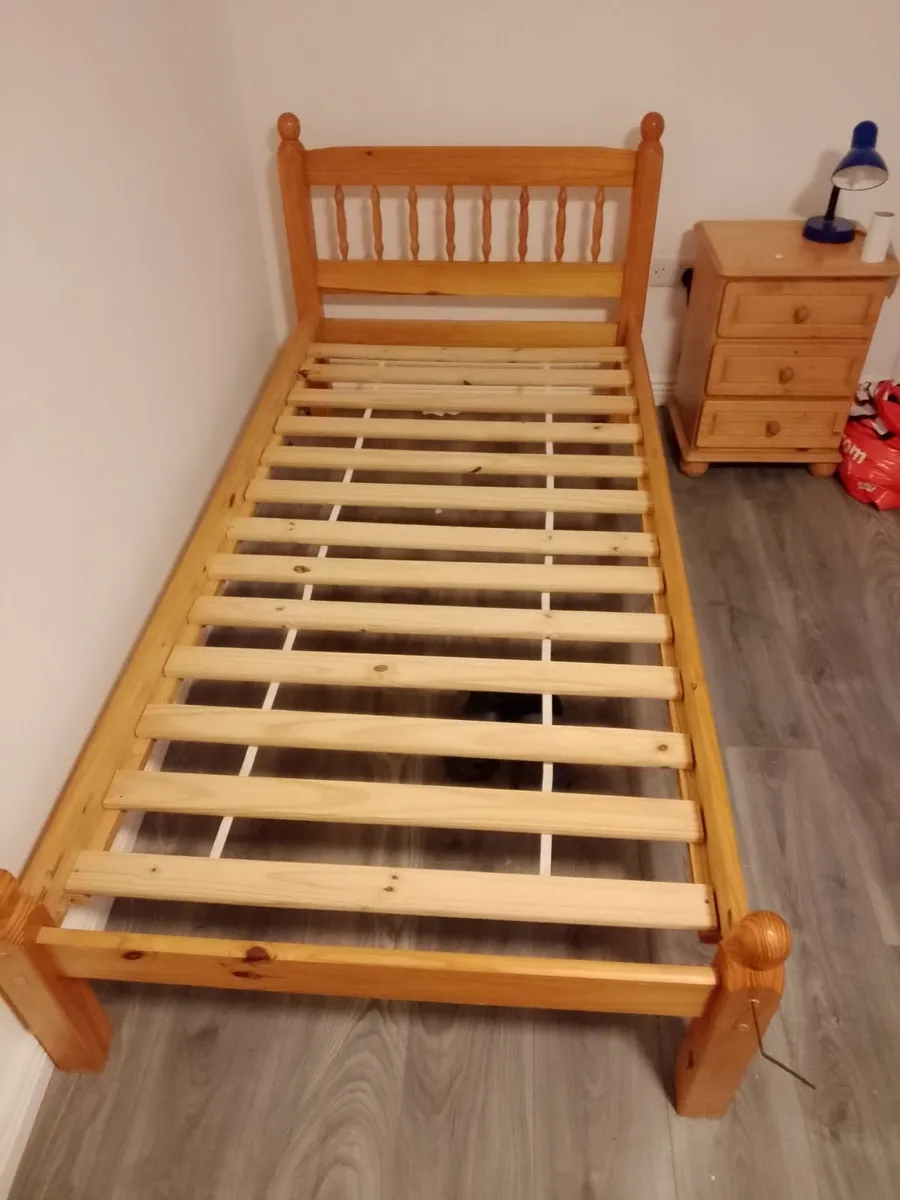 Bed, mattress, locker - Image 3