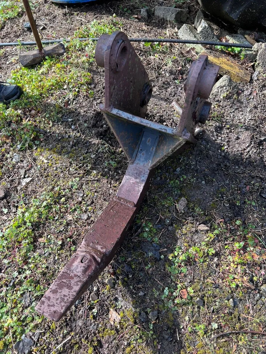 4 Original JCB 3Cx buckets, Ripper toe and wheel - Image 4