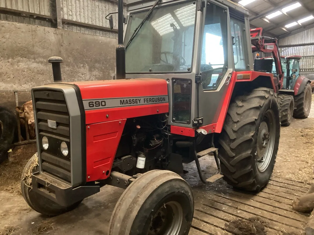 Massey Ferguson 690 - Image 1