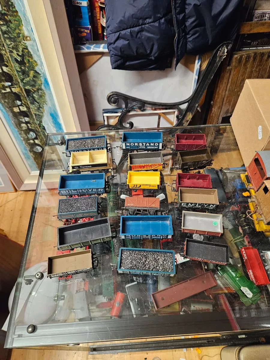 Hornby Lima Triang OO Gauge Wagons - Image 2