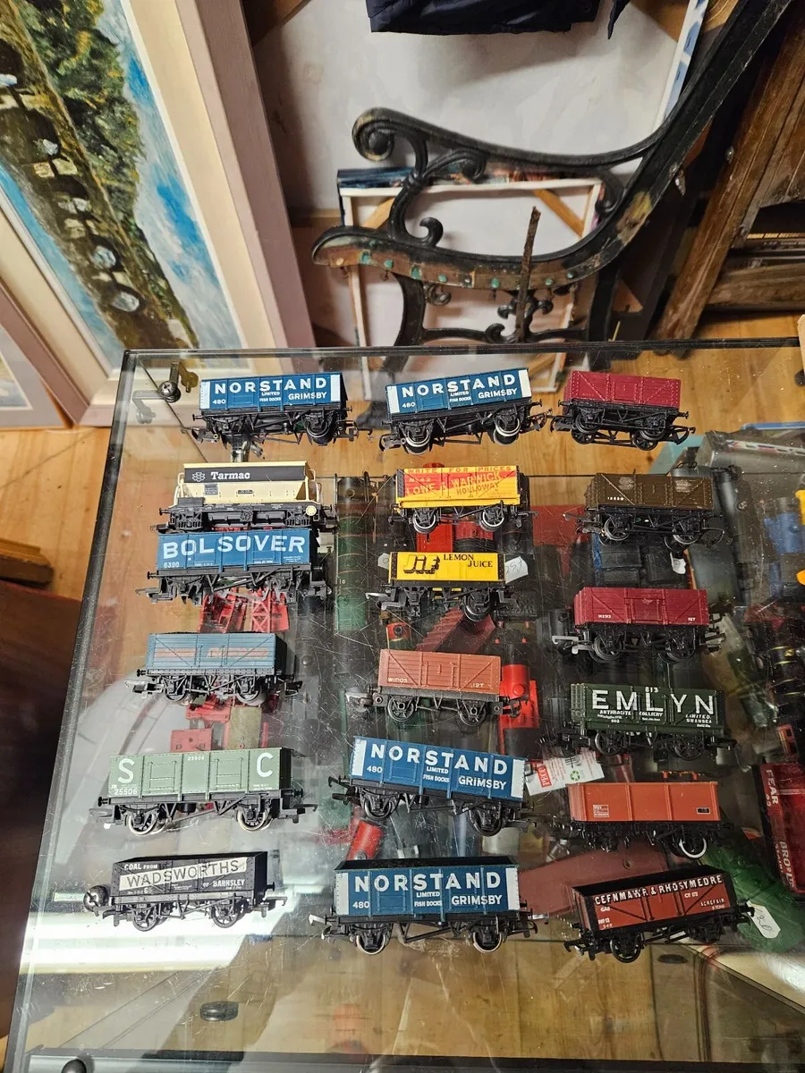 Hornby Lima Triang OO Gauge Wagons - Image 3