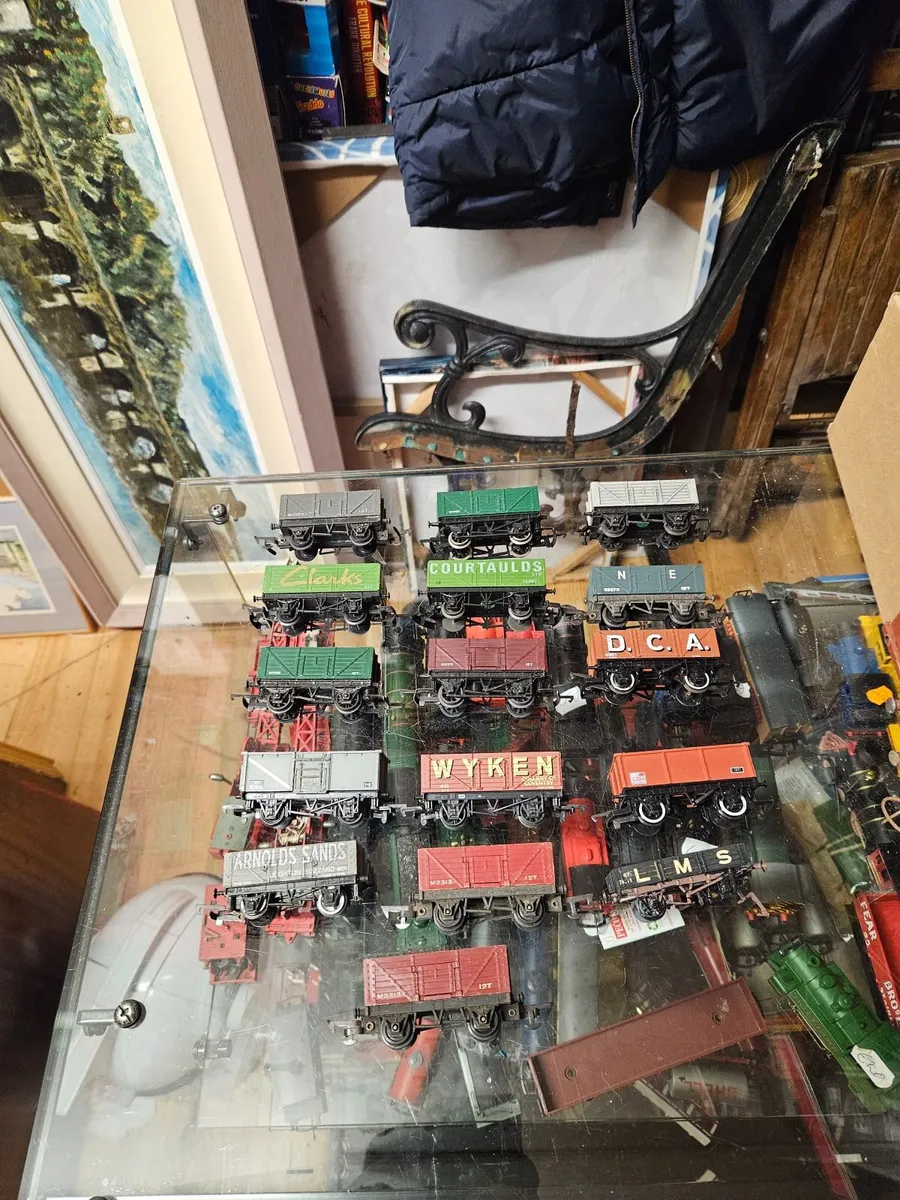 Hornby Triang Lima OO Gauge Wagons - Image 2