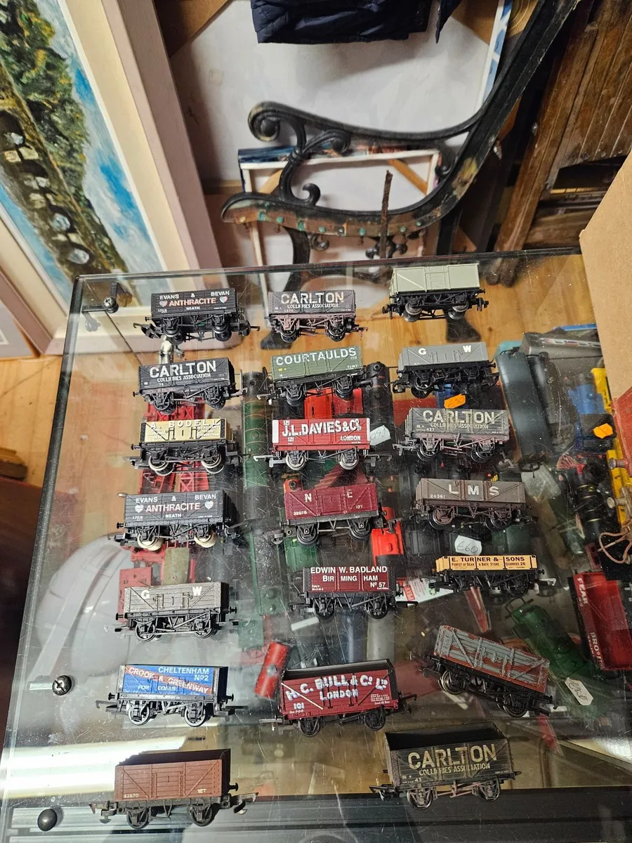 Hornby Lima Triang OO Gauge Wagons - Image 2