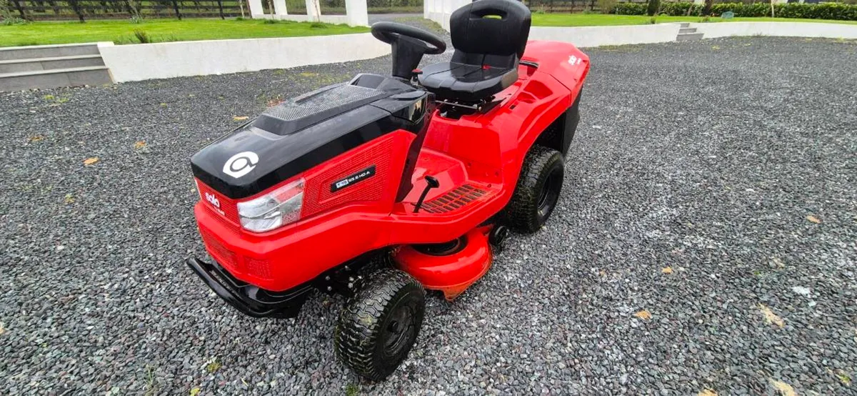 Ride on lawnmower - Image 1