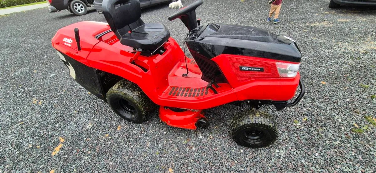 Ride on lawnmower - Image 2