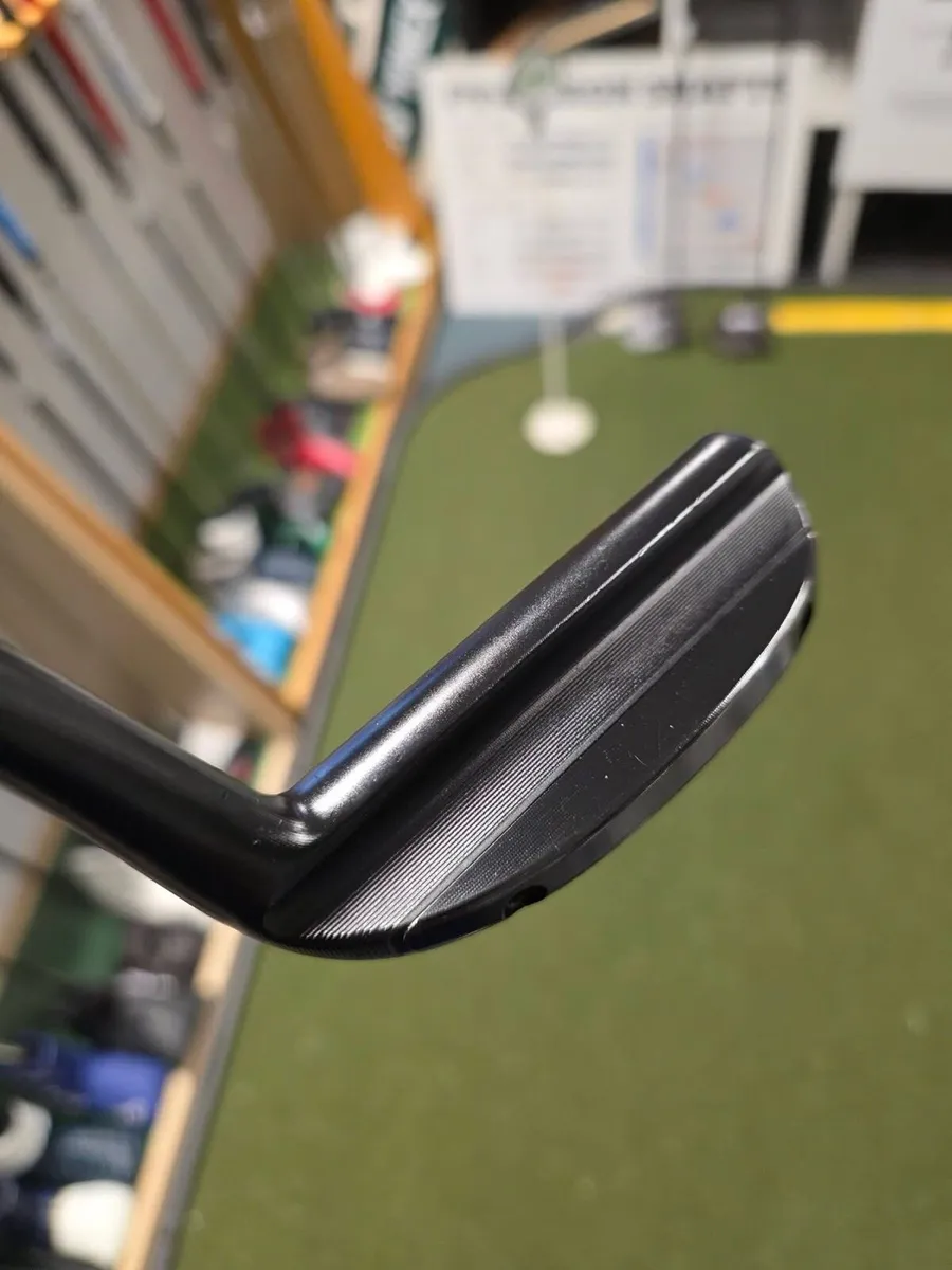 Odyssey Black Series 8 Milled Putter - Image 2