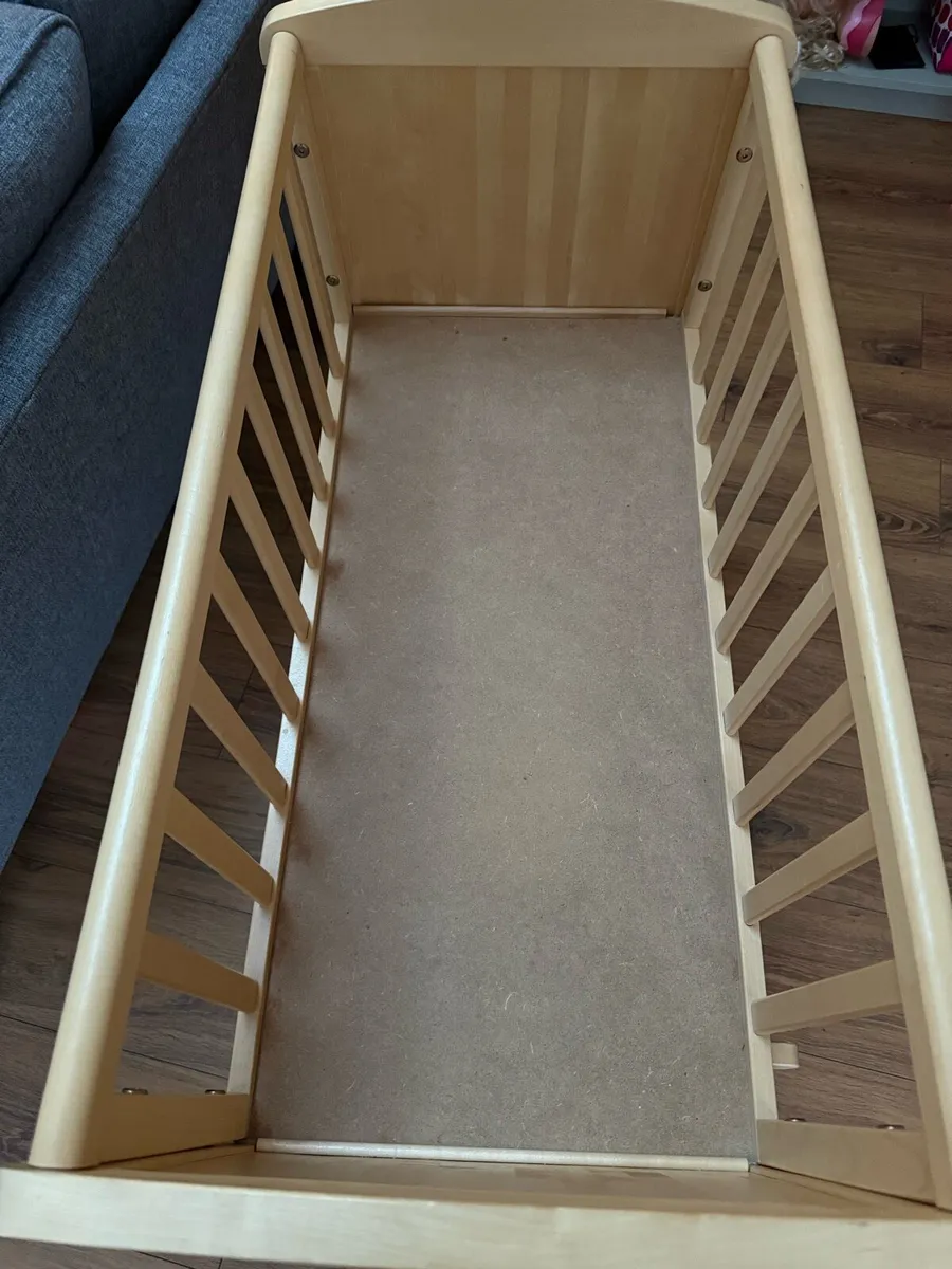 Mothercare Glider Crib Deluxe - Image 2