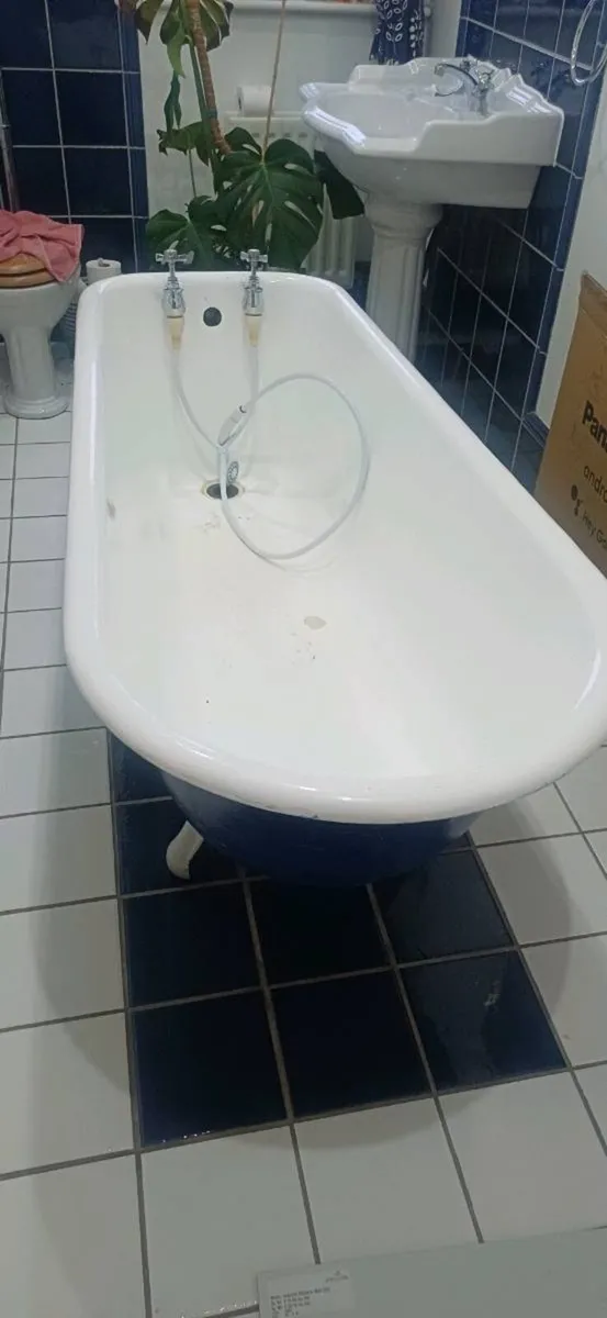 Cast Iron Roll top bath - Image 2
