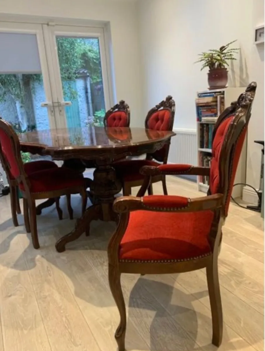 Dining table with laminate surface