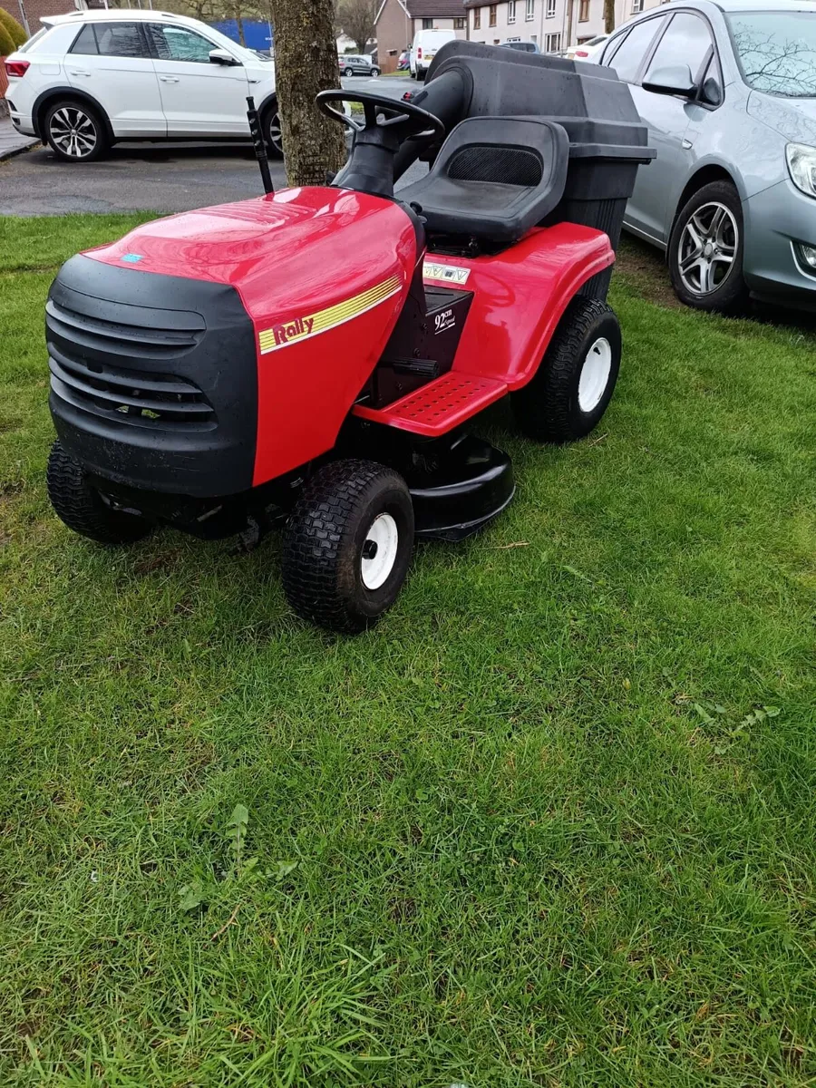 Rally petrol ride on lawnmower - Image 1