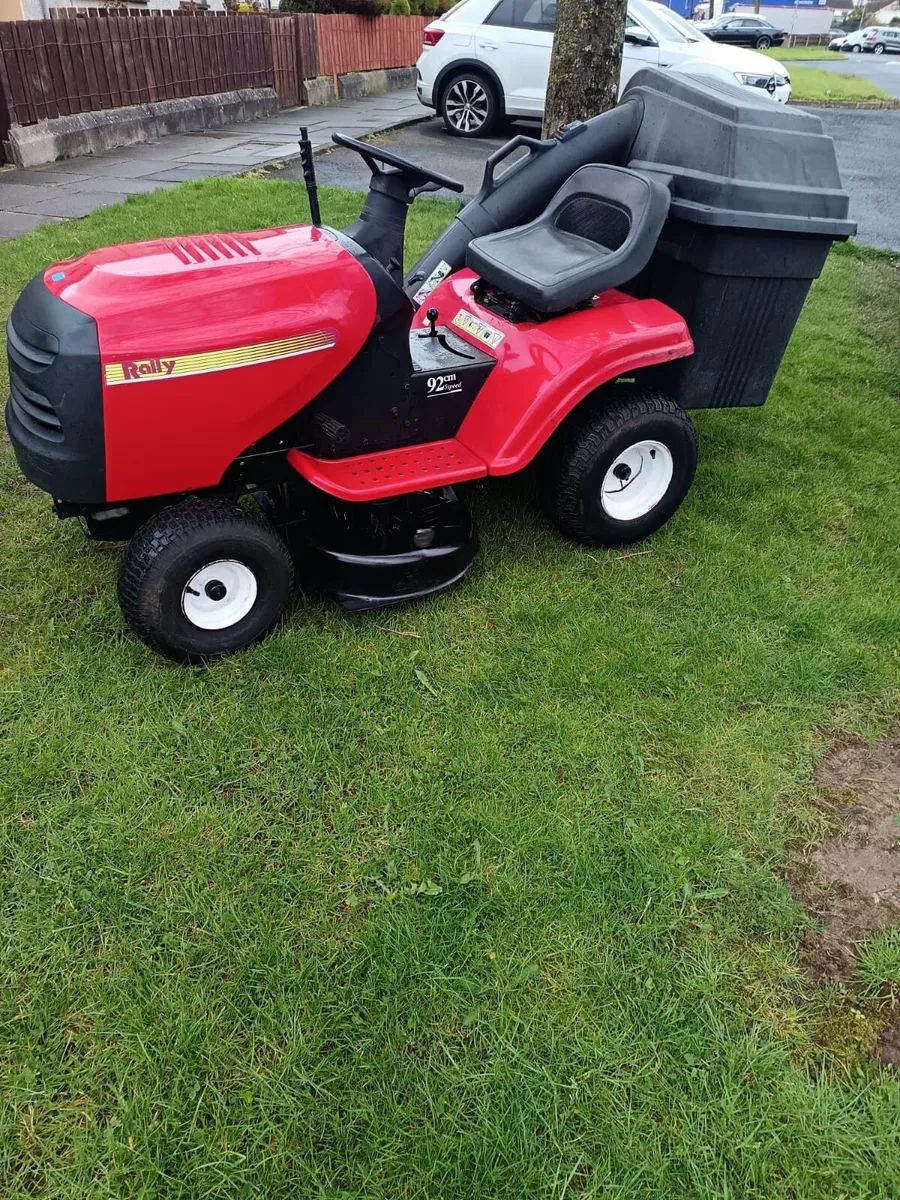 Rally petrol ride on lawnmower - Image 2