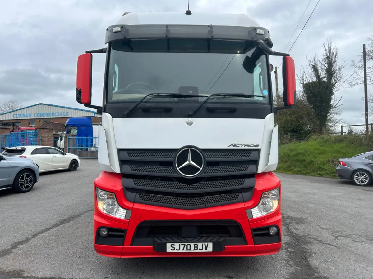 2020 Mercedes actros 2630 6x2 curtainsider - Image 2