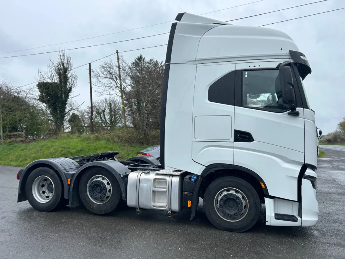2022 iveco s way 460 6x2 tractor unit - Image 4