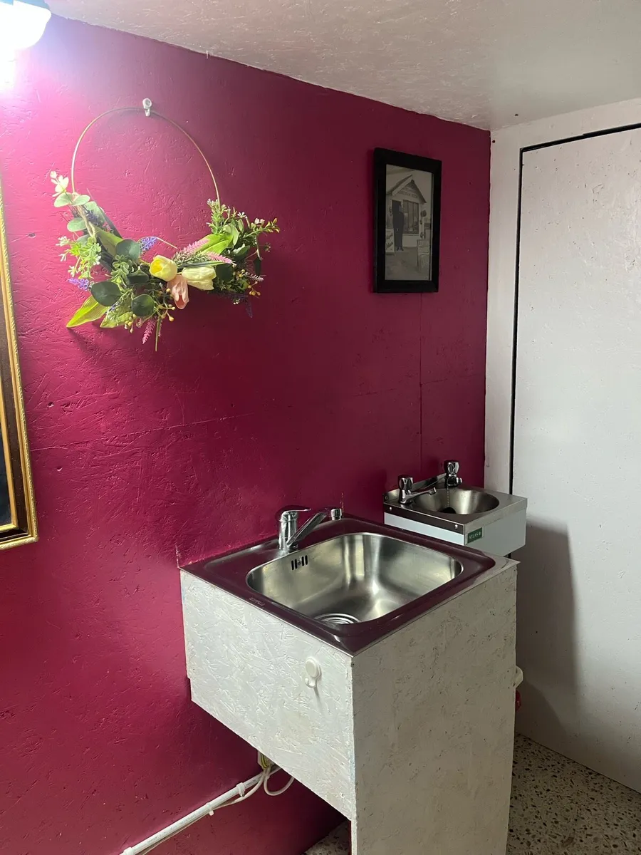 Coffee cabin/shop - Image 4